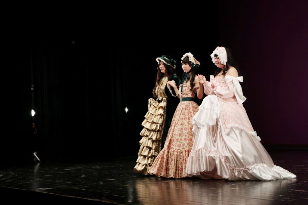 "諏訪実業高校 服飾科 ファッションショー ペアでのステージ演出"