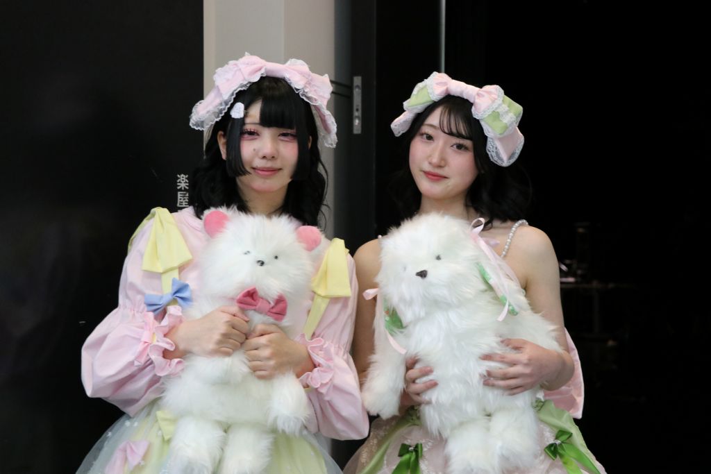 "諏訪実業高校 服飾科 ファッションショー 作品衣装を着た生徒のポートレート"